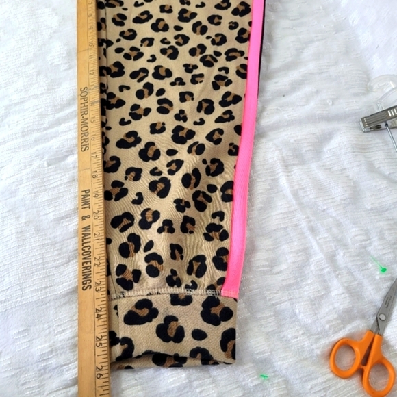 Cabana by Crown & Ivy leopard print joggers hot pink trim cuff track pants fun S - Picture 9 of 9